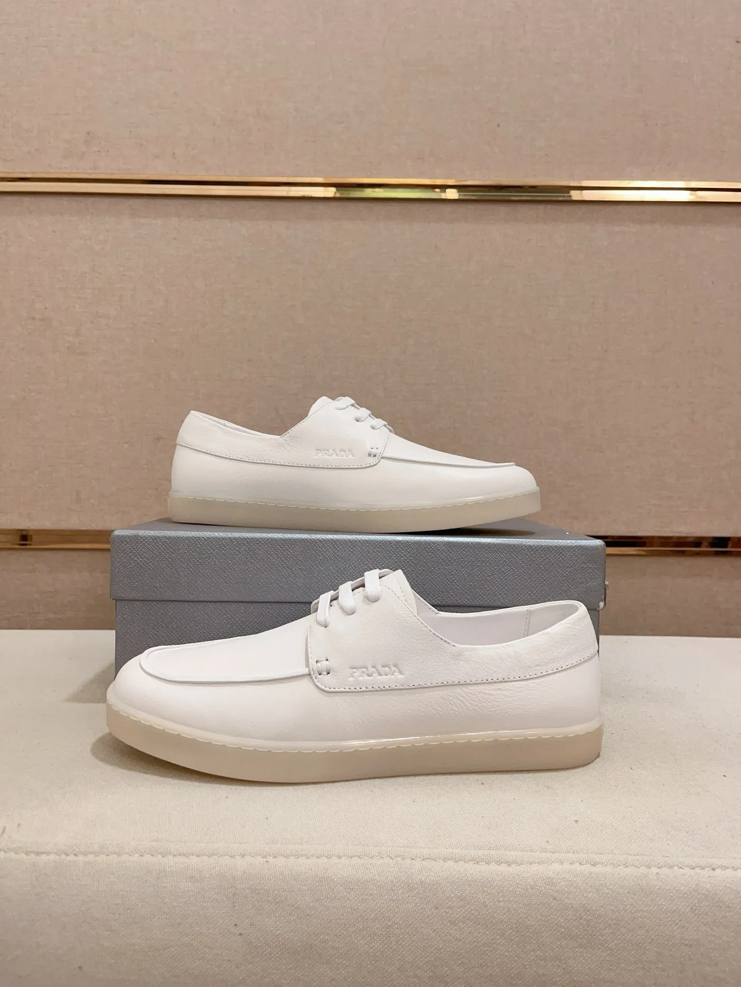 Men's shoes 💰 540💰 ✔️✔️✔️Higher version High-quality new PRADA (Prada) counters are launched at the same time. The new men's shoes and 😘 fabrics are made of high-tech glue-making technology. Lining: Full cowhide lining. 👍🏿 High-end ☄️ air-cushion molded anti-slip rubber outsole, exquisite lines, simple and elegant, comfortable and high-end for leisure travel. Code number: 38 to 44 (45 can be customized and cannot be returned or exchanged)